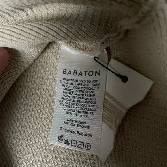 HP! 🎉Aritzia/Babaton Sculpt Knit Top - Picture 2 of 4